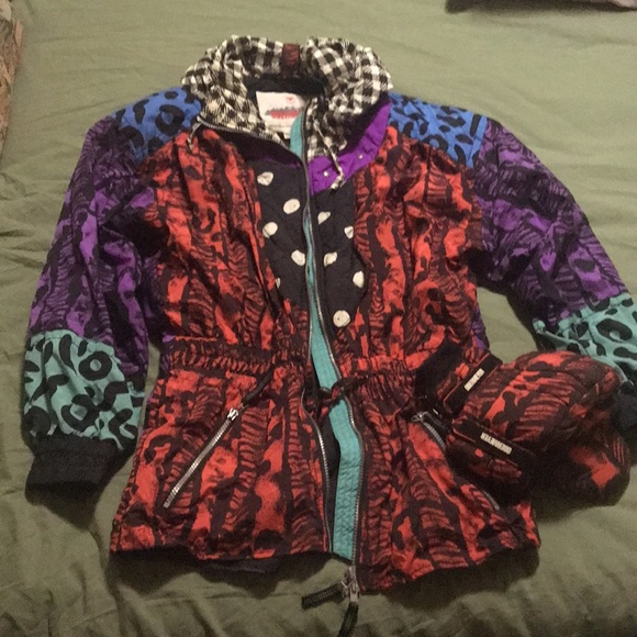 Ladies Obermeyer lightweight ski jacket and mittens. - Picture 8 of 8